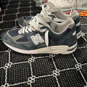 Men’s New Balance 990 V2 Made in USA Navy Shoes - Size 9 - Like New (5 Wears)